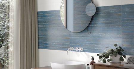 Fliese in blau mit Streifendekor Bad