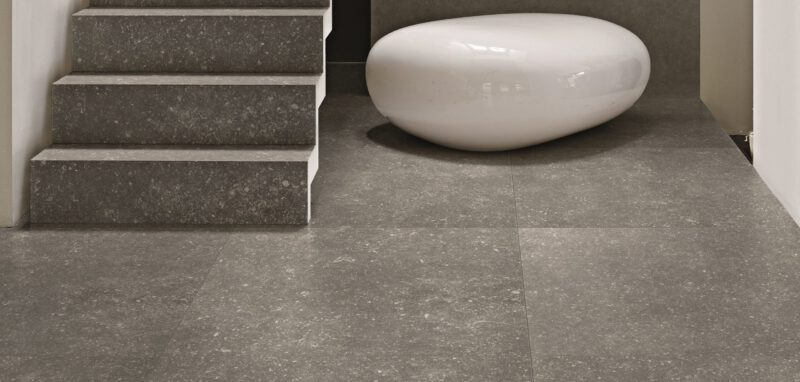 Fliese in Betonoptik