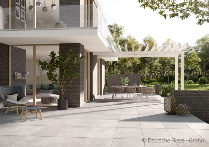 Terrassenfliesen hellgrau